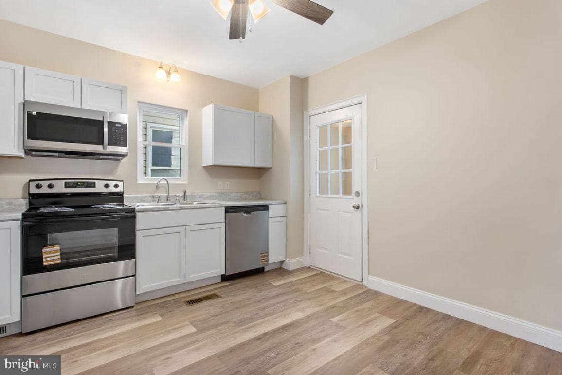 211 Fulton Street photo 9