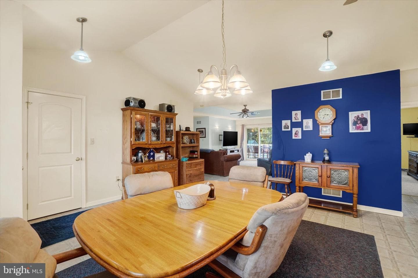 2035 Leonard Street photo 12