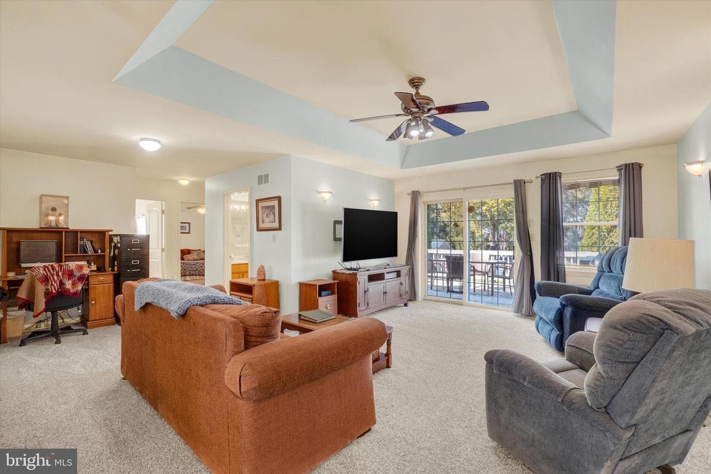 2035 Leonard Street photo 2
