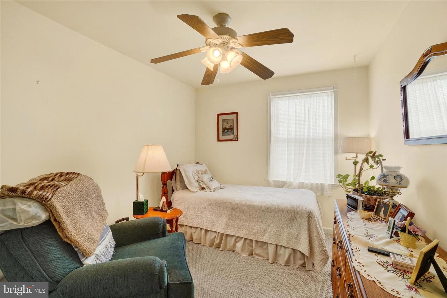 2035 Leonard Street photo 7