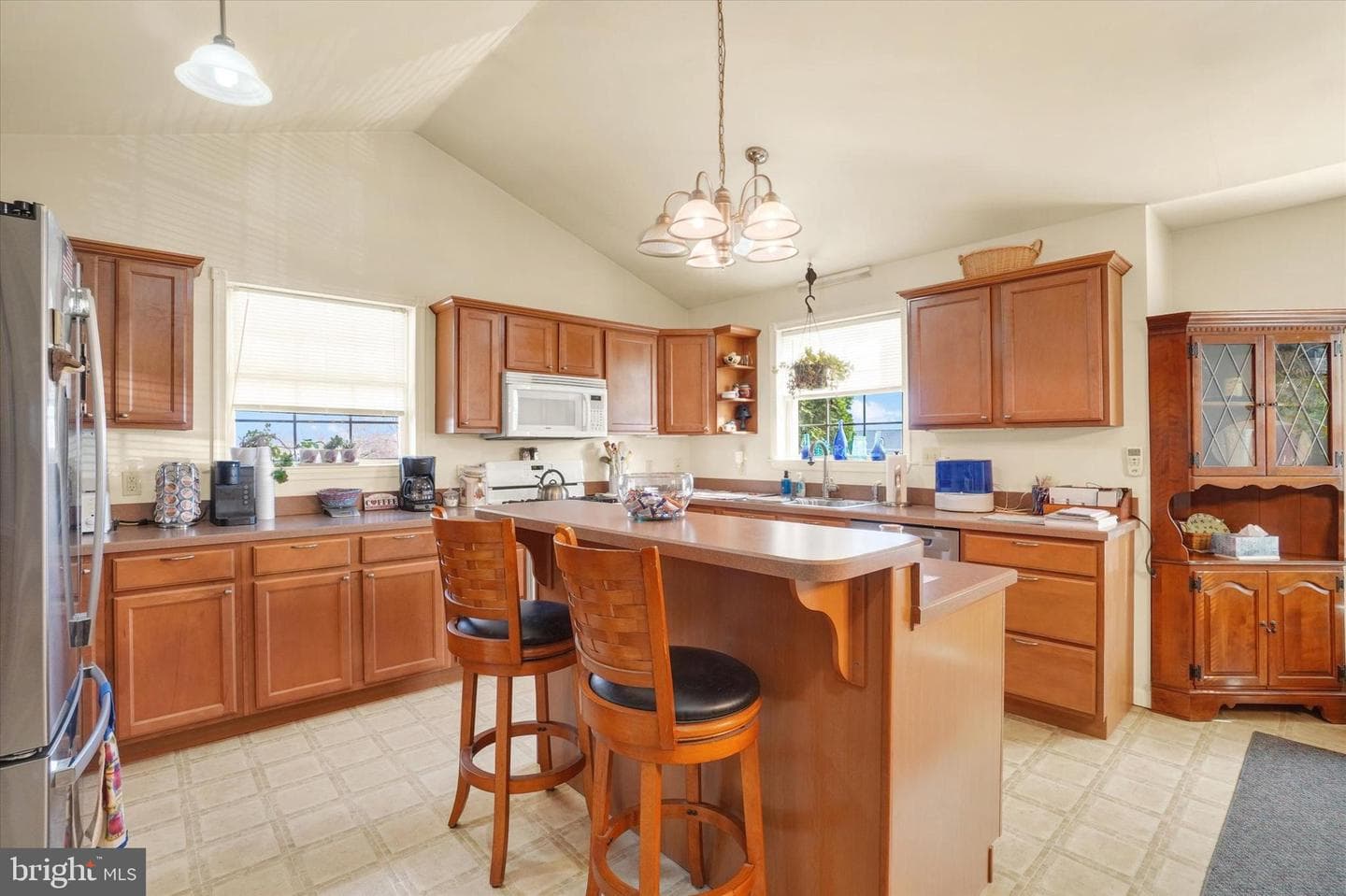 2035 Leonard Street photo 9