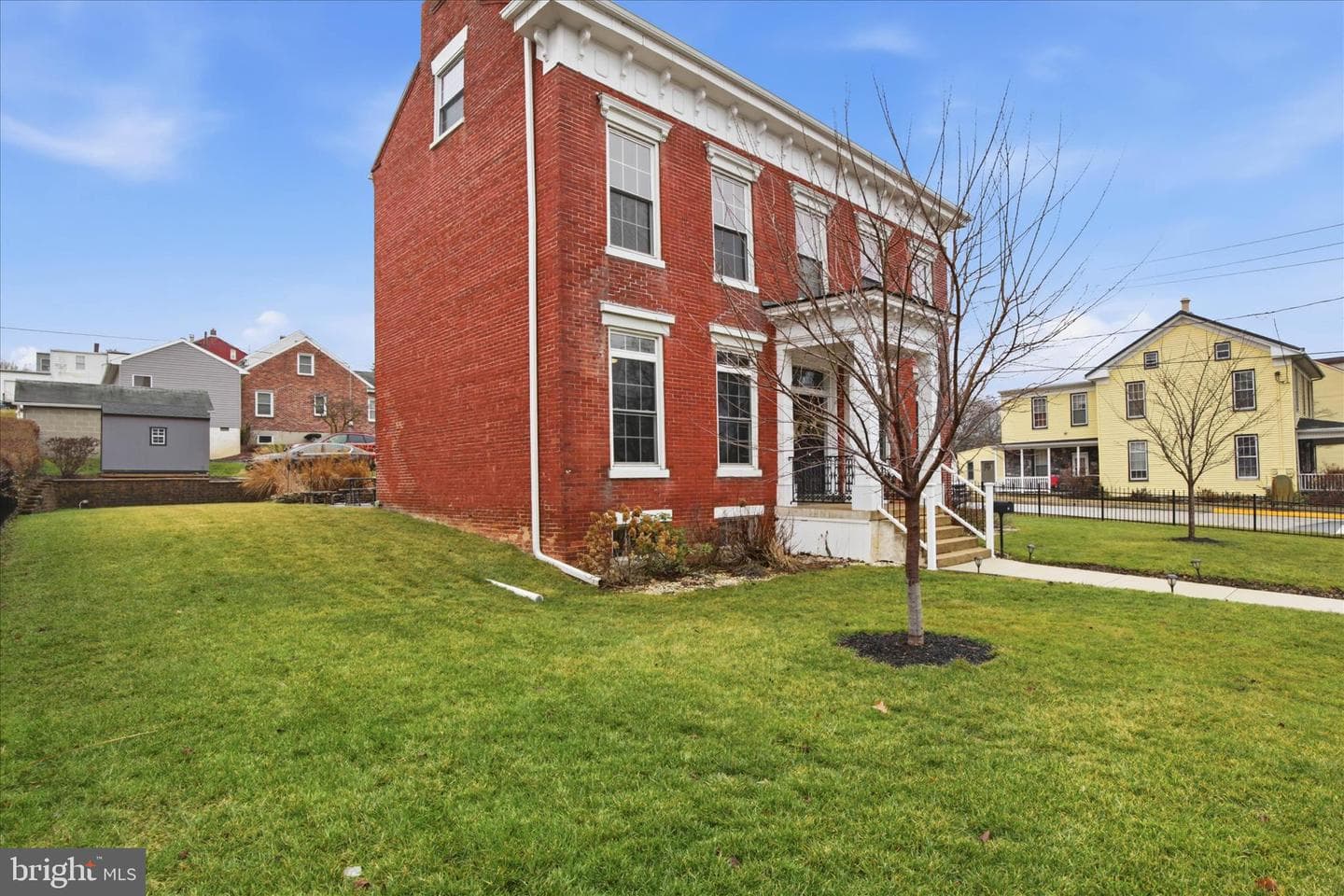 302 S Front Street photo 4