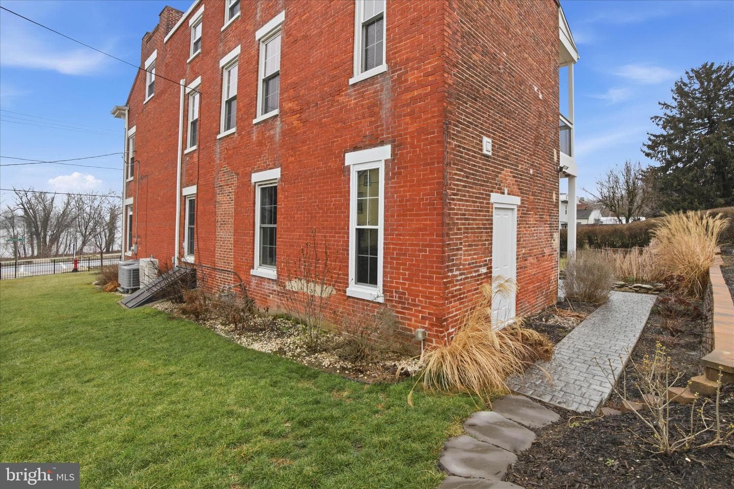 302 S Front Street photo 47
