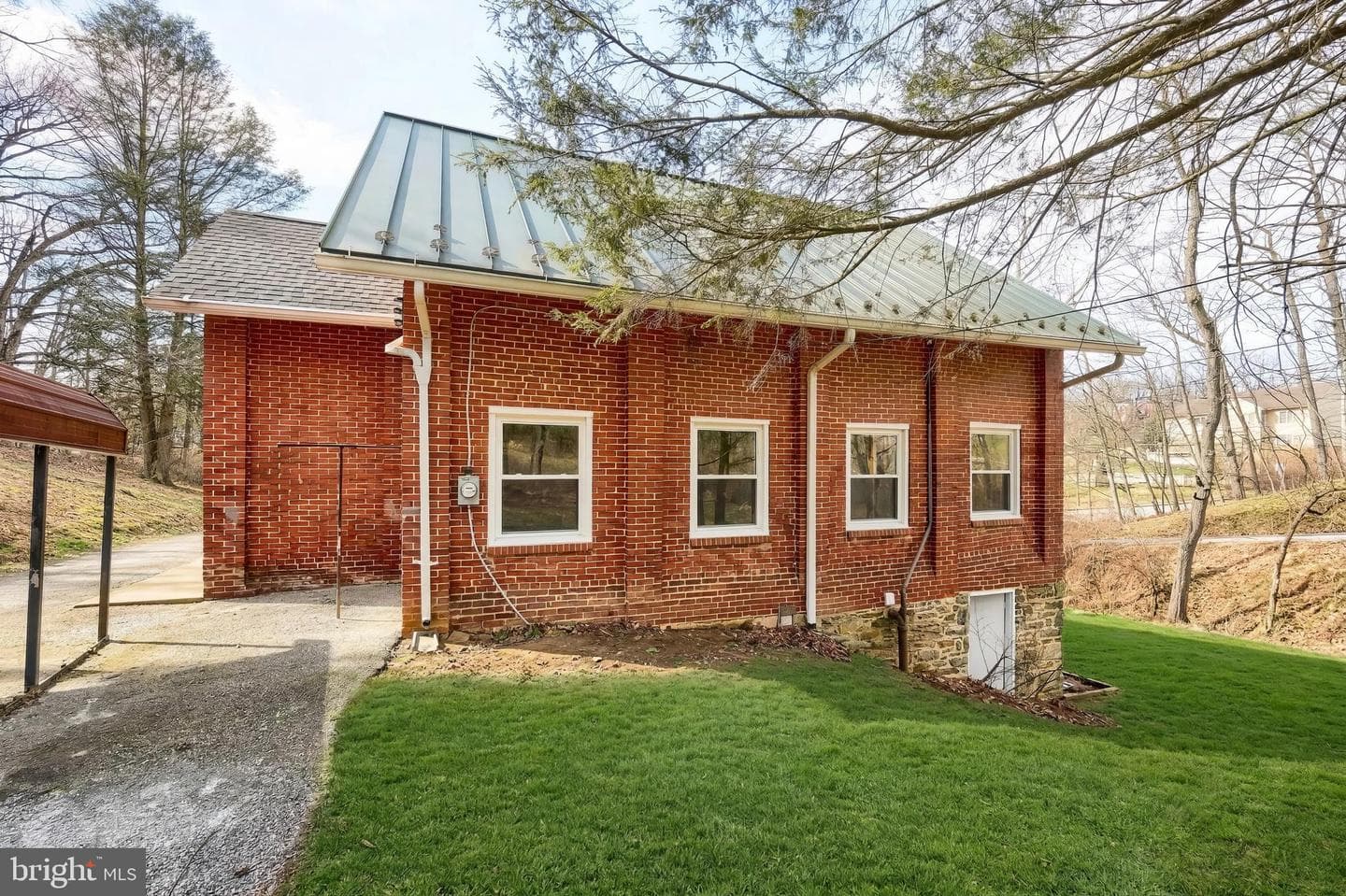 905 Chambers Road photo 20