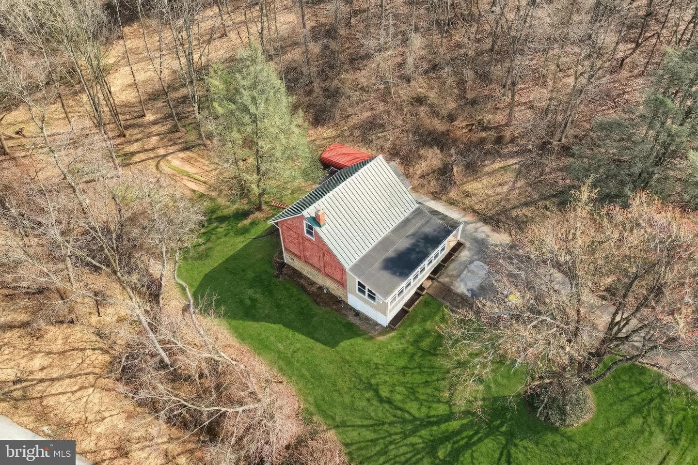905 Chambers Road photo 3