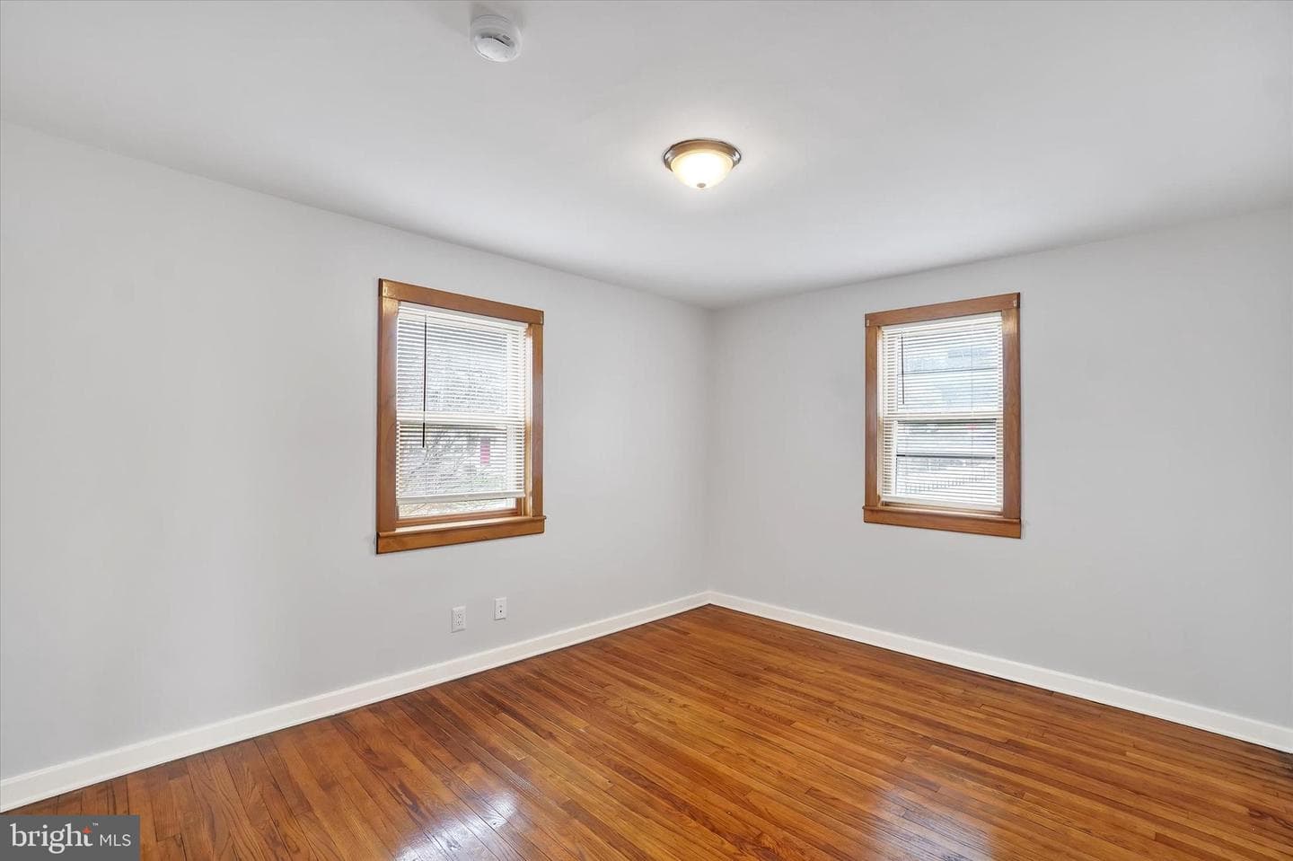 720 Elm Terrace photo 12