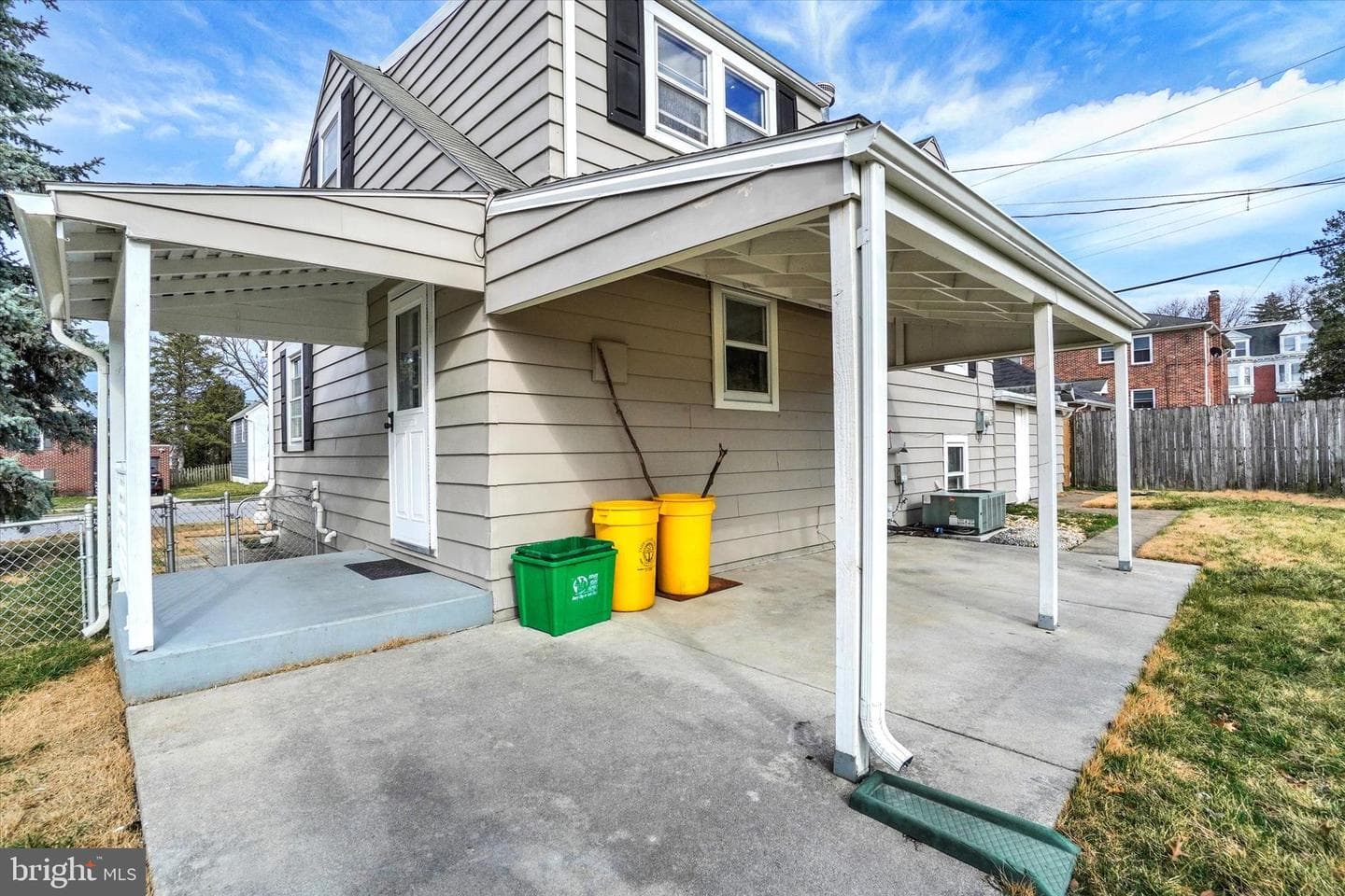 720 Elm Terrace photo 16
