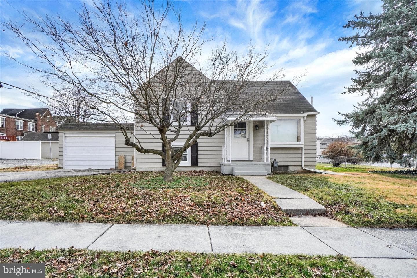 720 Elm Terrace photo 2