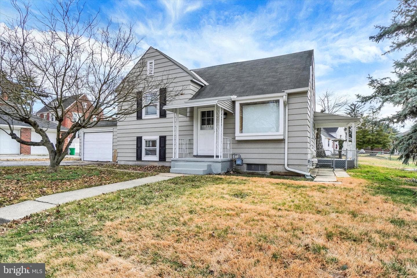 720 Elm Terrace photo 3