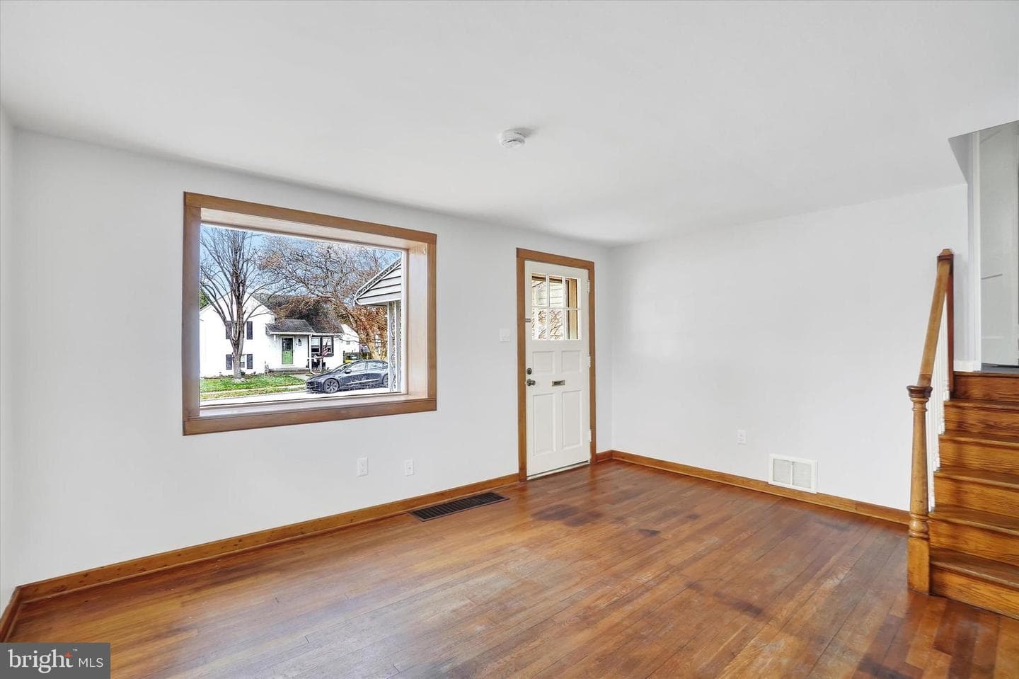 720 Elm Terrace photo 5
