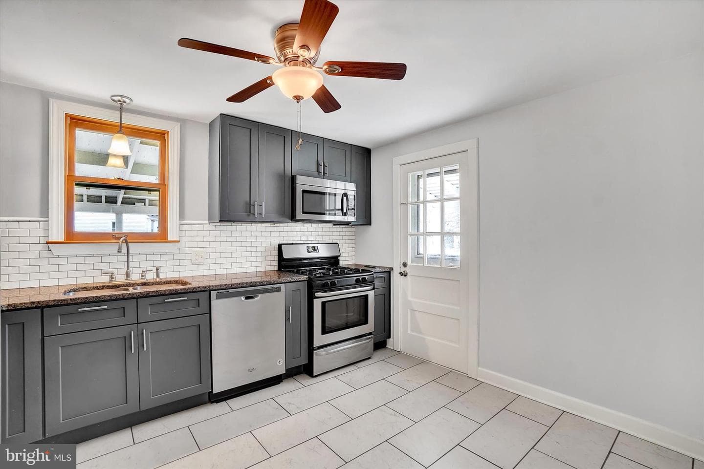 720 Elm Terrace photo 6