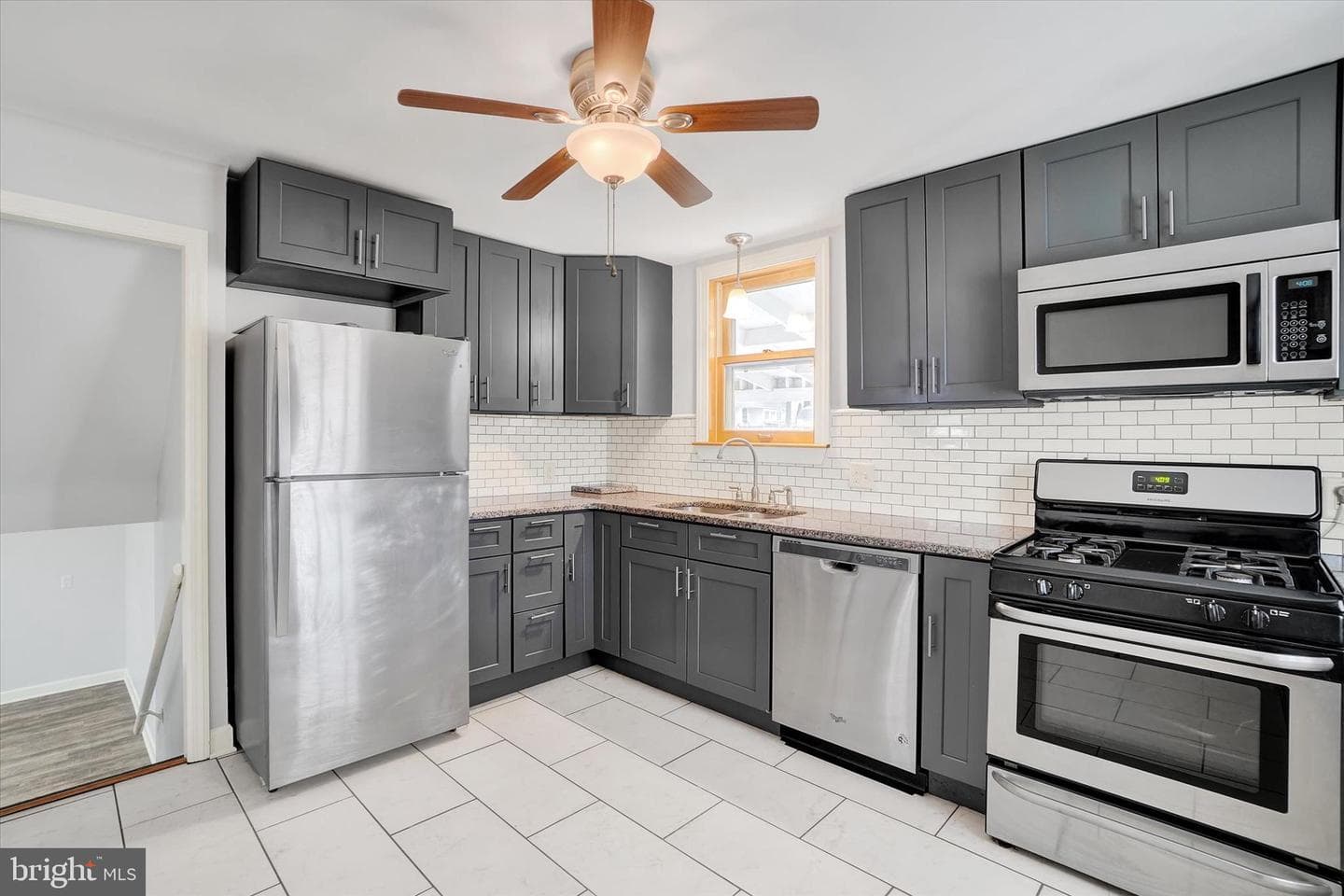 720 Elm Terrace photo 7