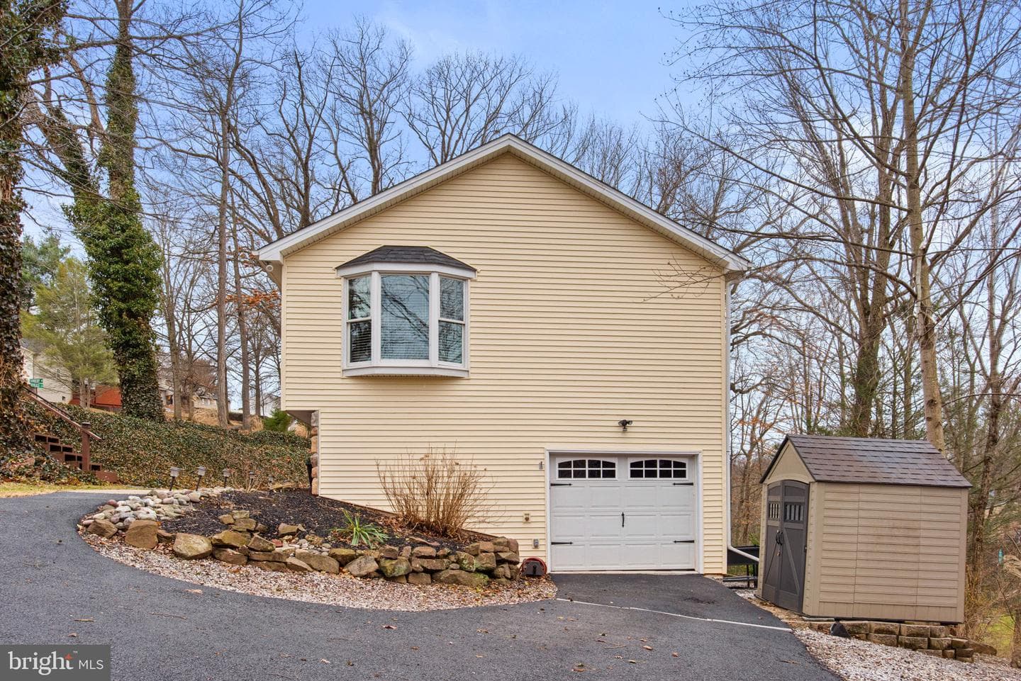 35 Hemlock Lane photo 3
