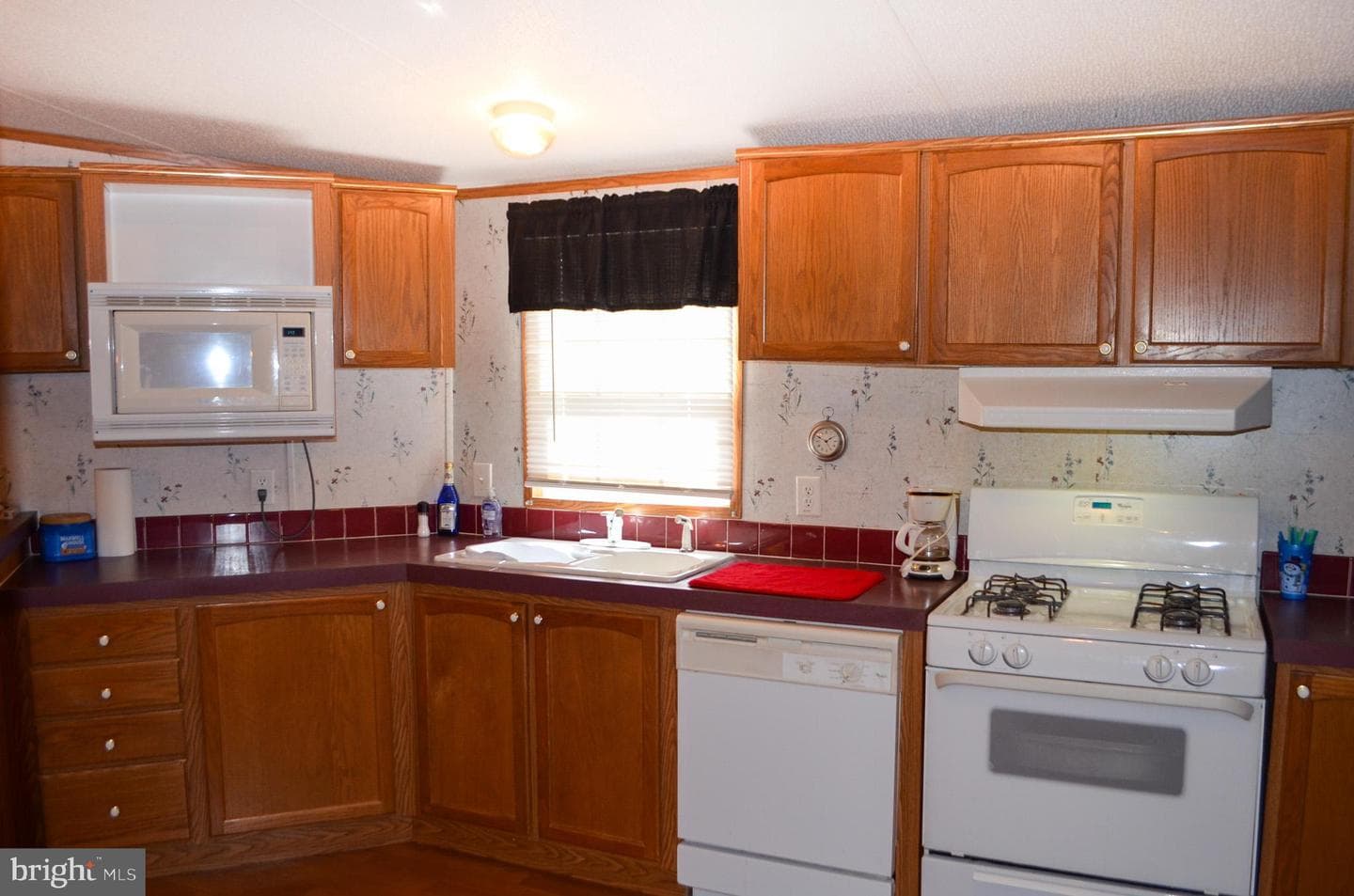 252 James Way photo 13