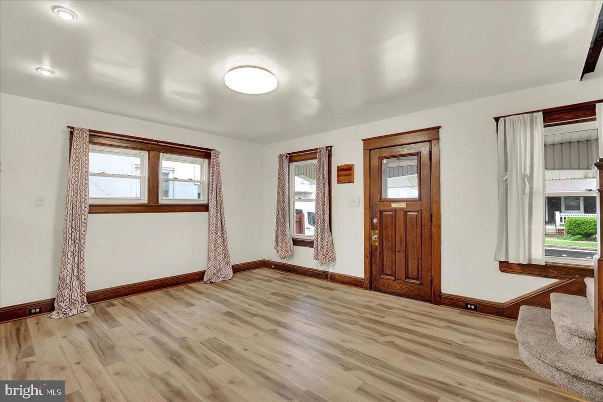 939 Wayne Avenue photo 8