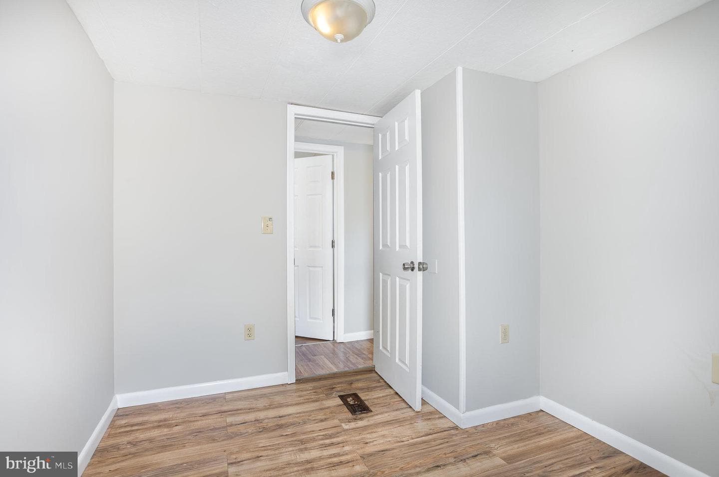 40 Meadowbrook Court photo 15