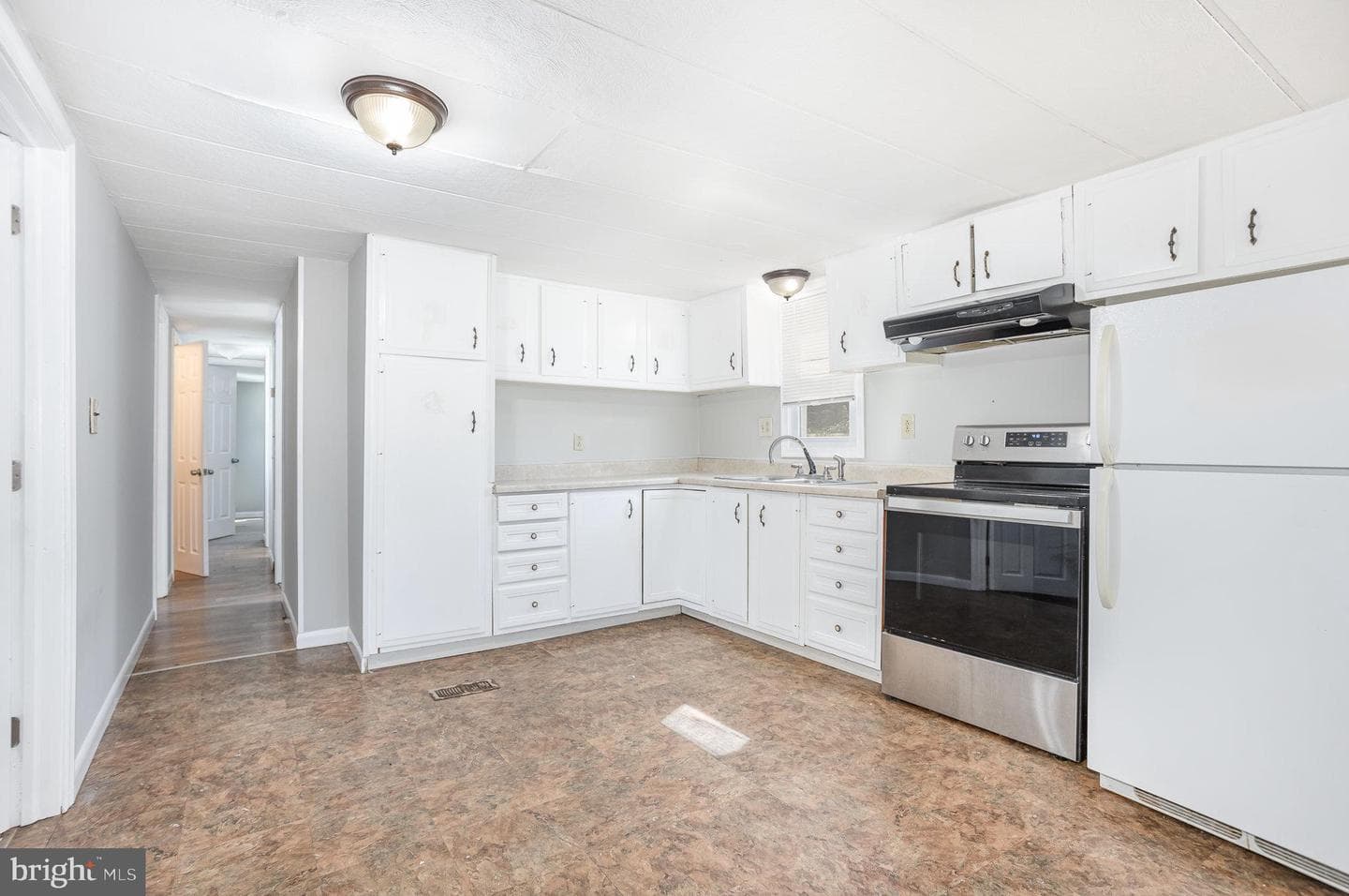 40 Meadowbrook Court photo 3