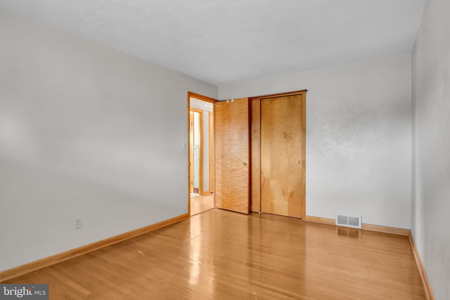 301 E Elm Avenue photo 18