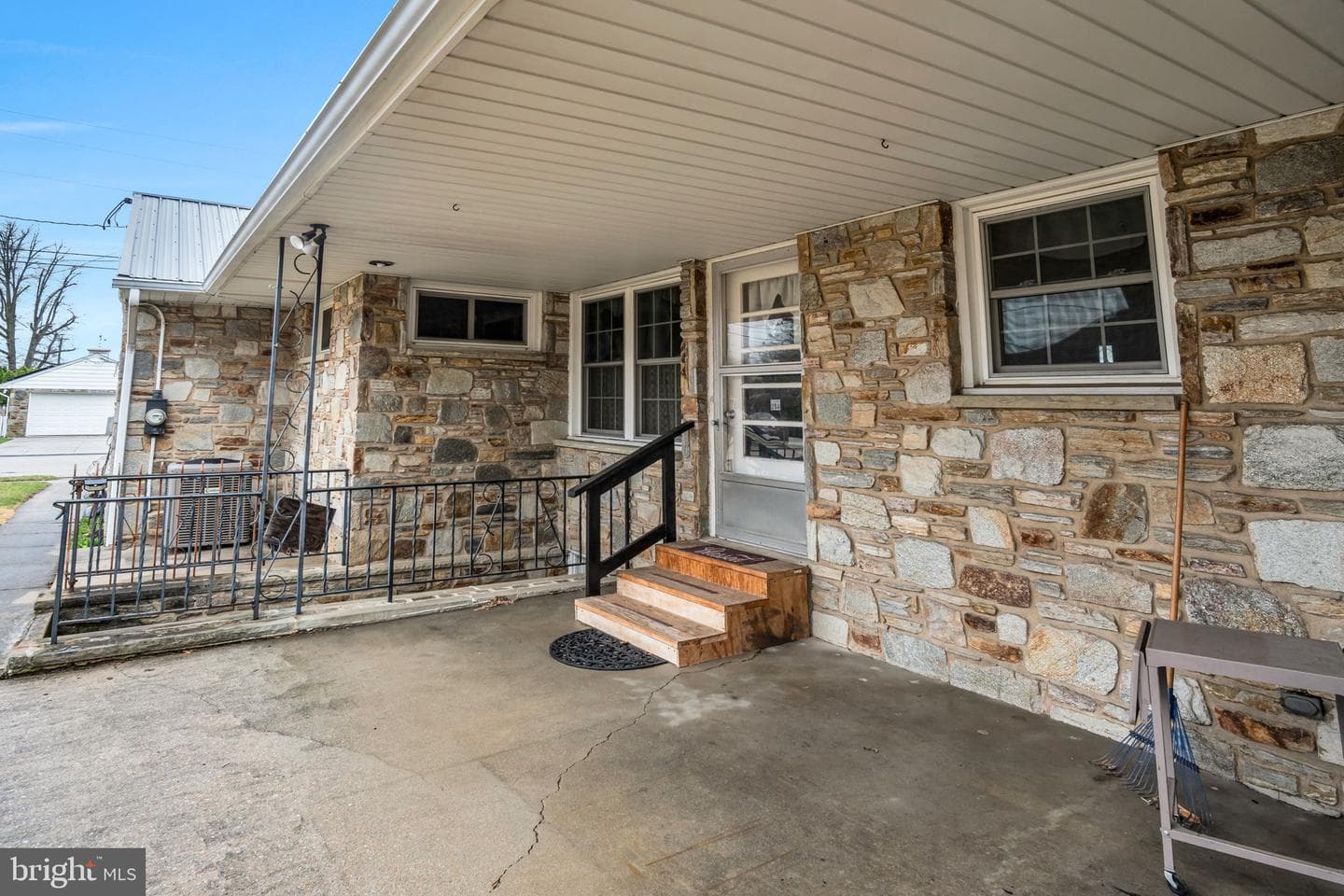 301 E Elm Avenue photo 46