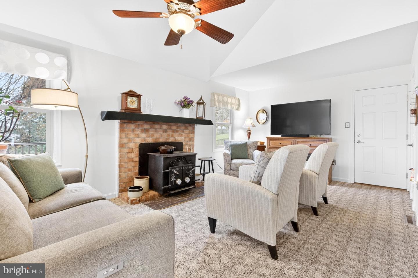 2871 Travis Court photo 4