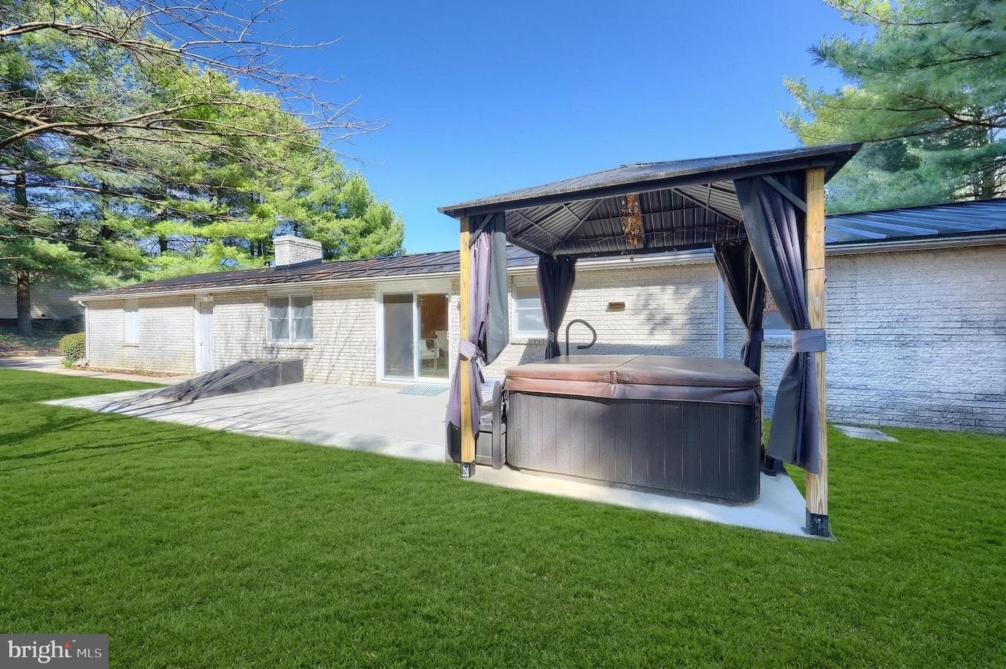 2501 Sunset Circle photo 13