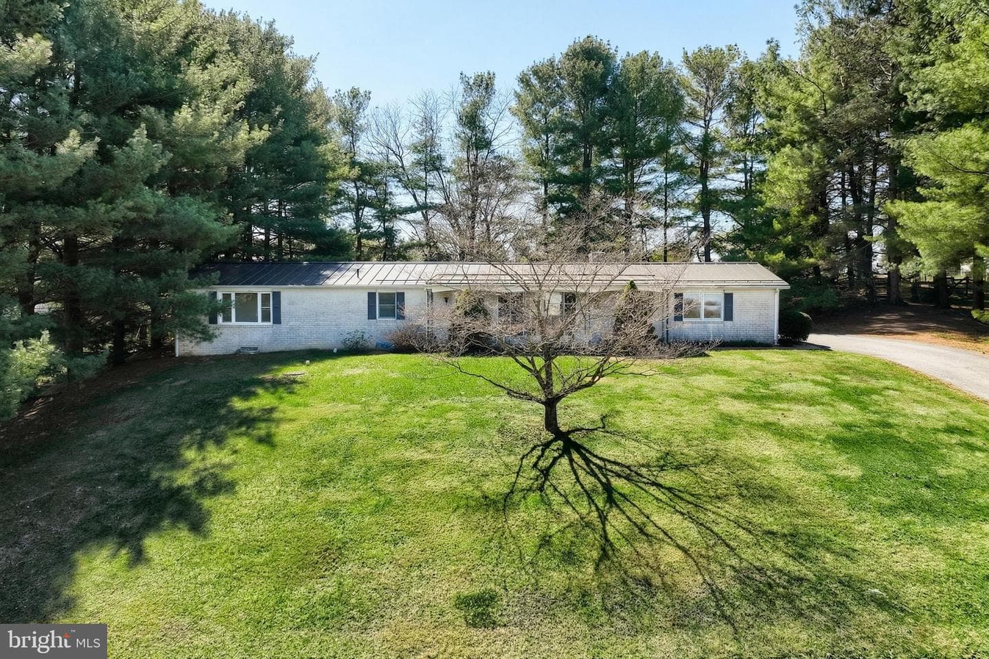 2501 Sunset Circle photo 2