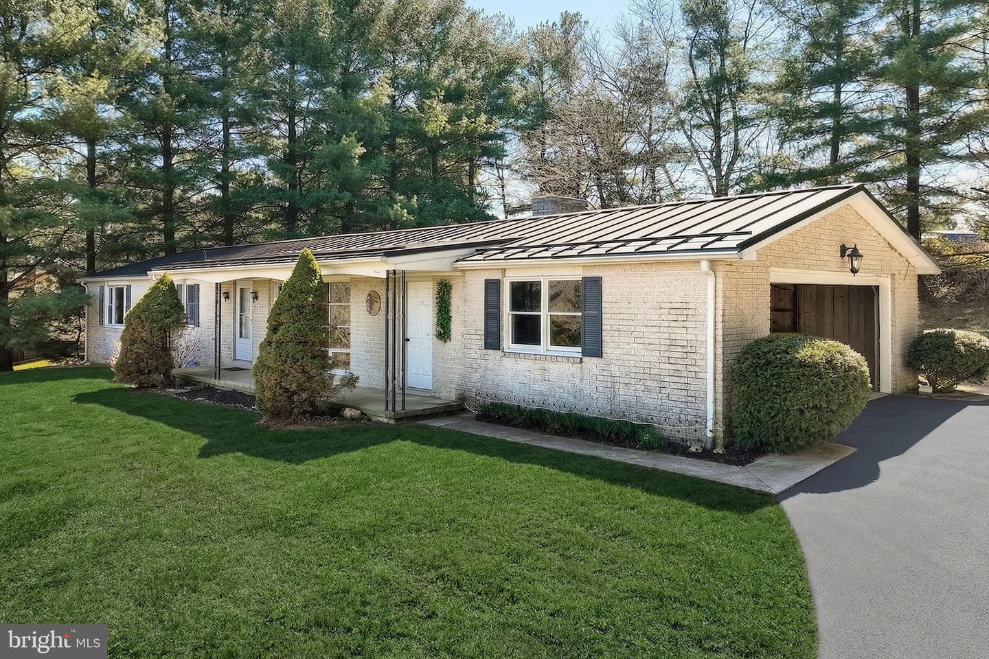 2501 Sunset Circle photo 3