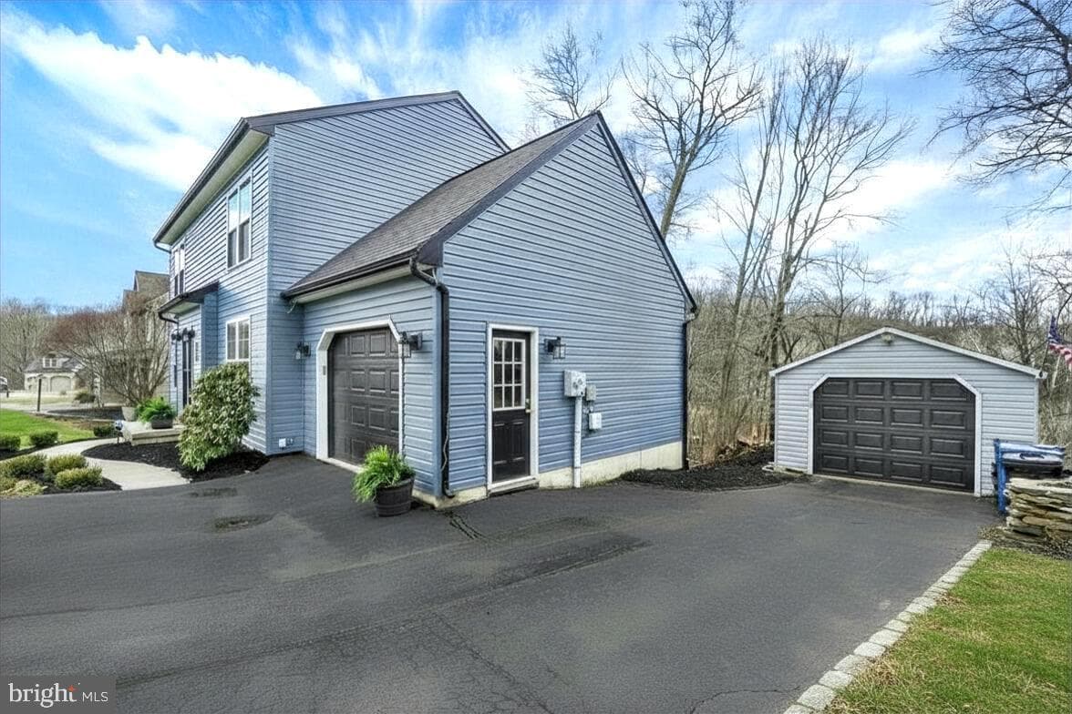 140 Burberry Lane photo 3
