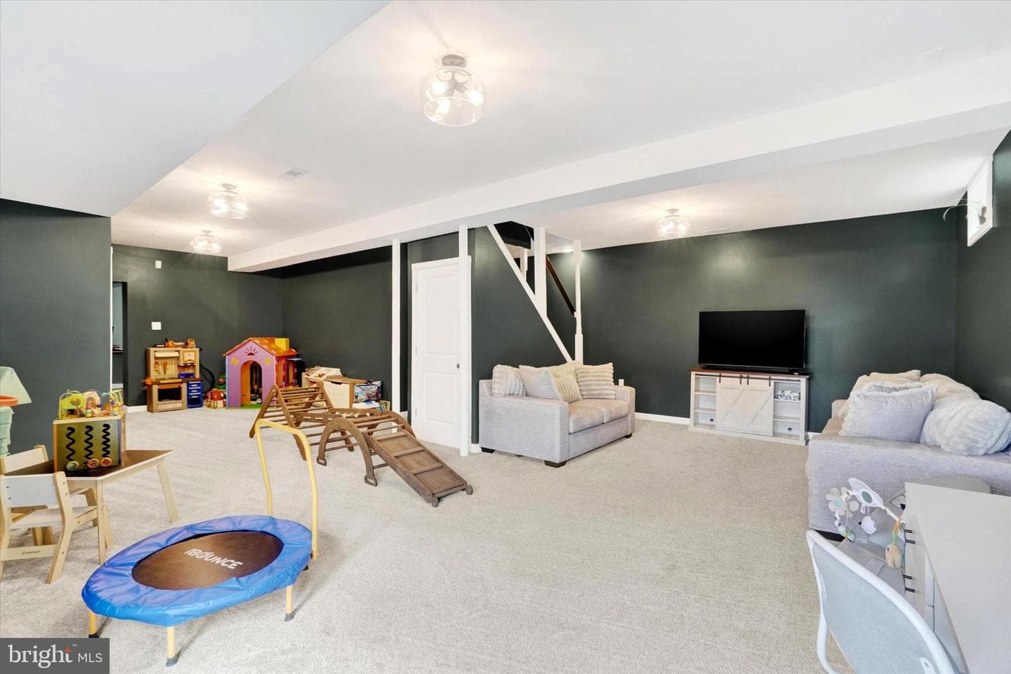 140 Burberry Lane photo 32