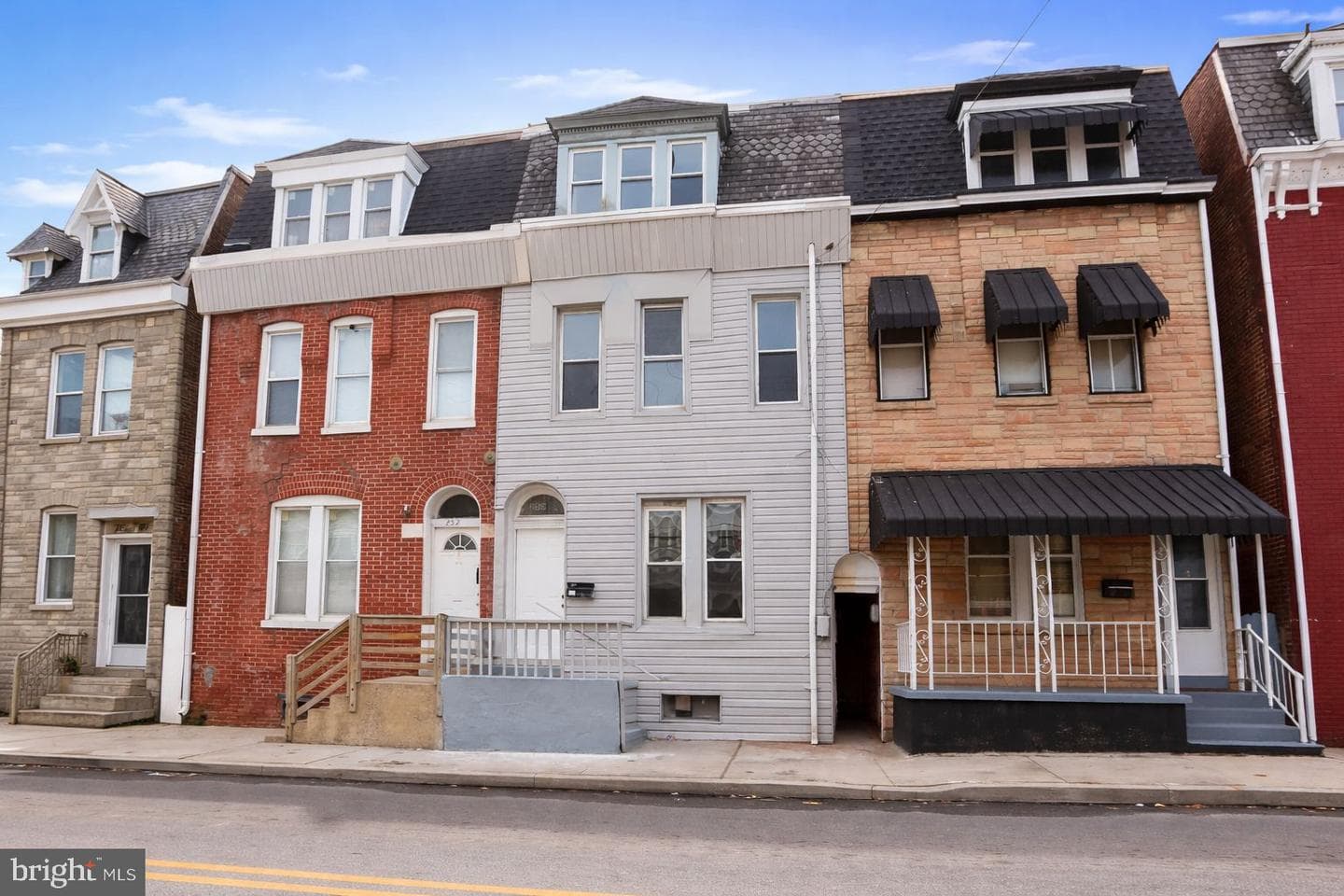 250 E College Avenue, York