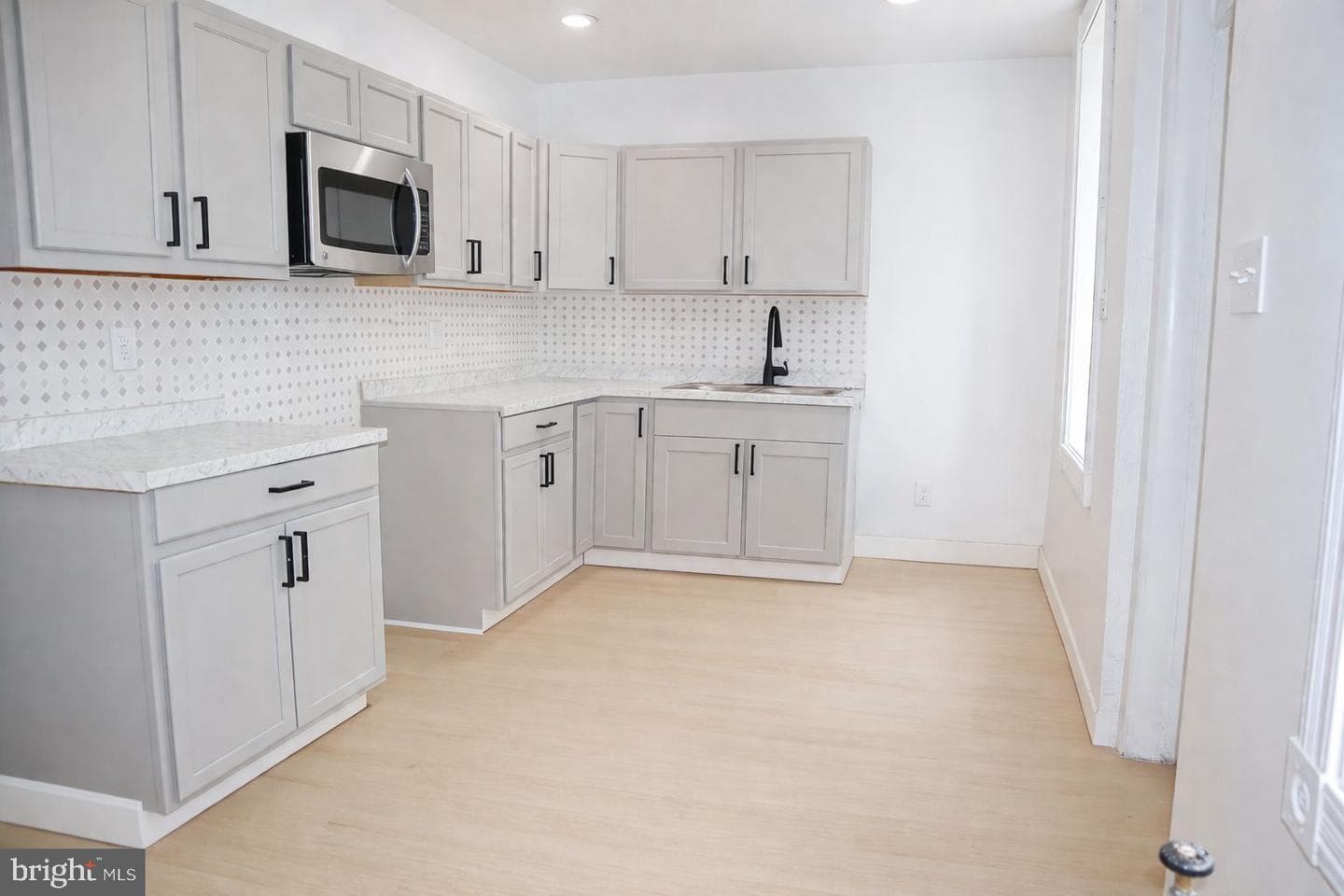 250 E College Avenue photo 3