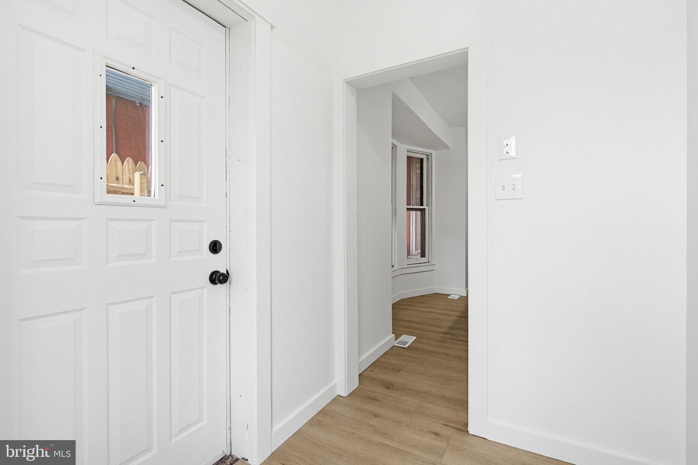 818 W King Street photo 10