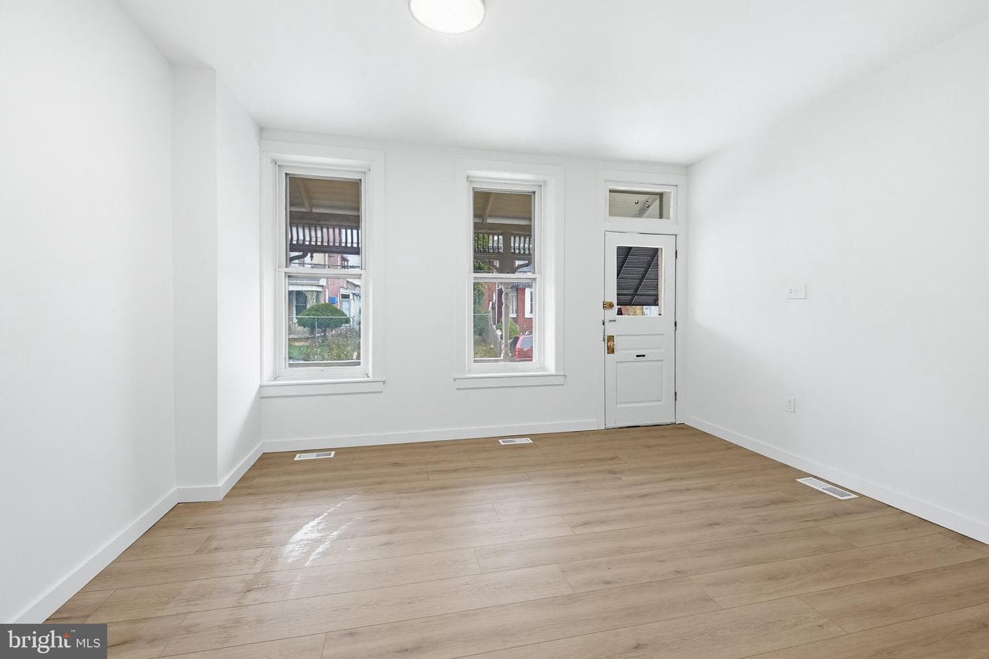 818 W King Street photo 11