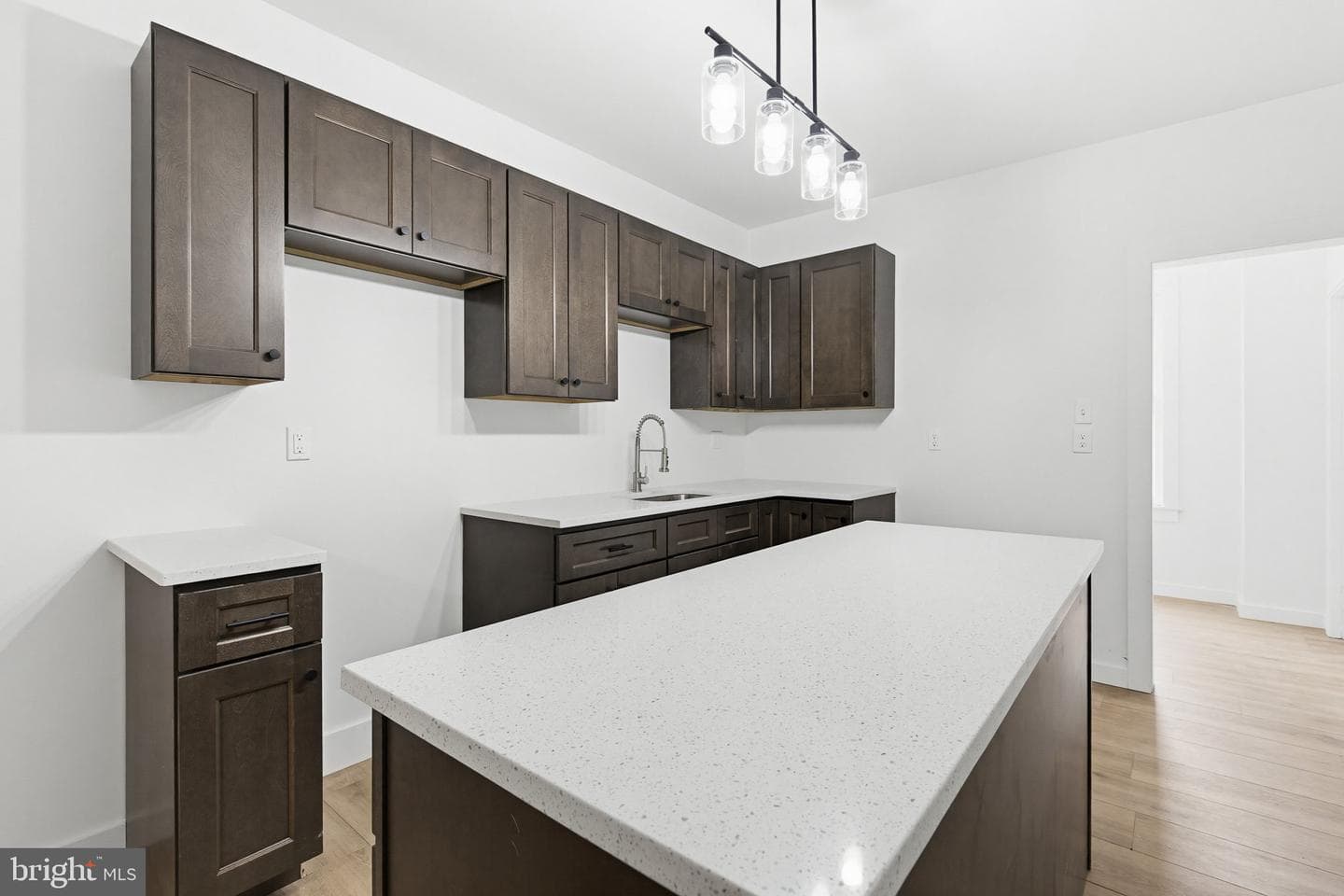 818 W King Street photo 16