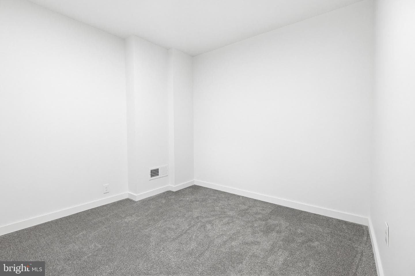 818 W King Street photo 22