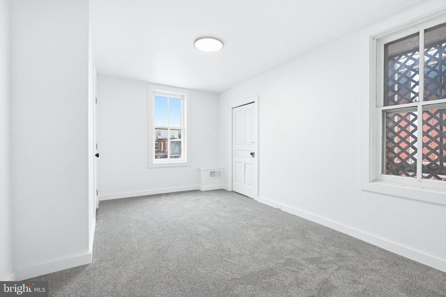 818 W King Street photo 25