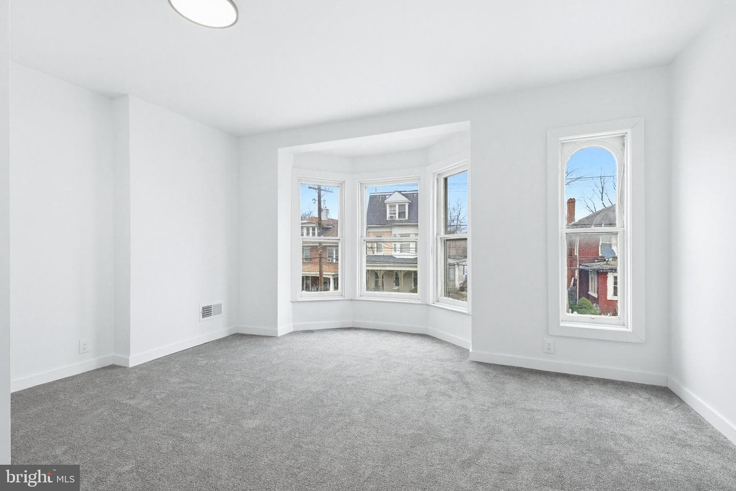 818 W King Street photo 35