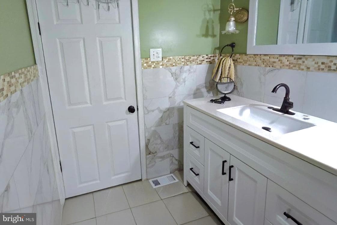 1122 Hanover Road photo 20
