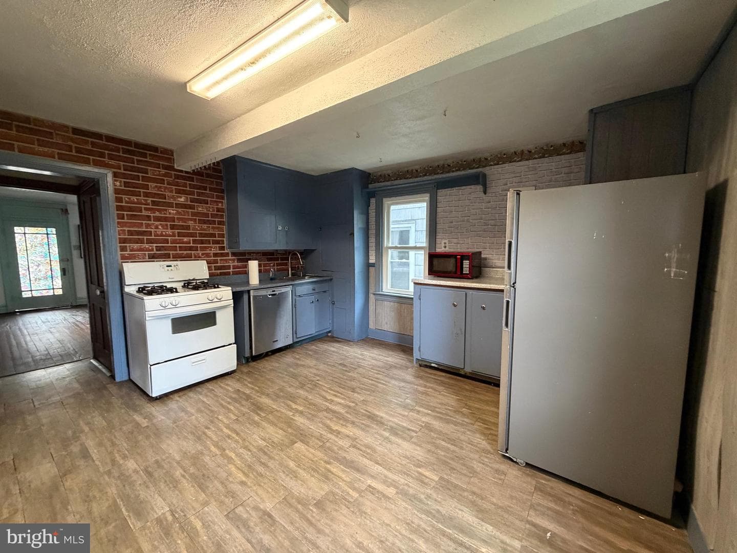 246 Locust Street photo 16