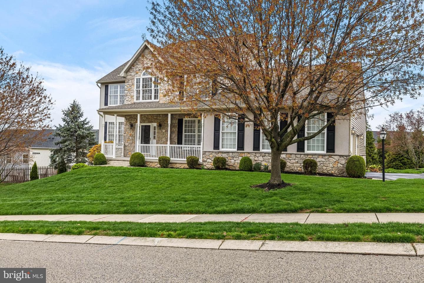 1115 Glen View Drive photo 2