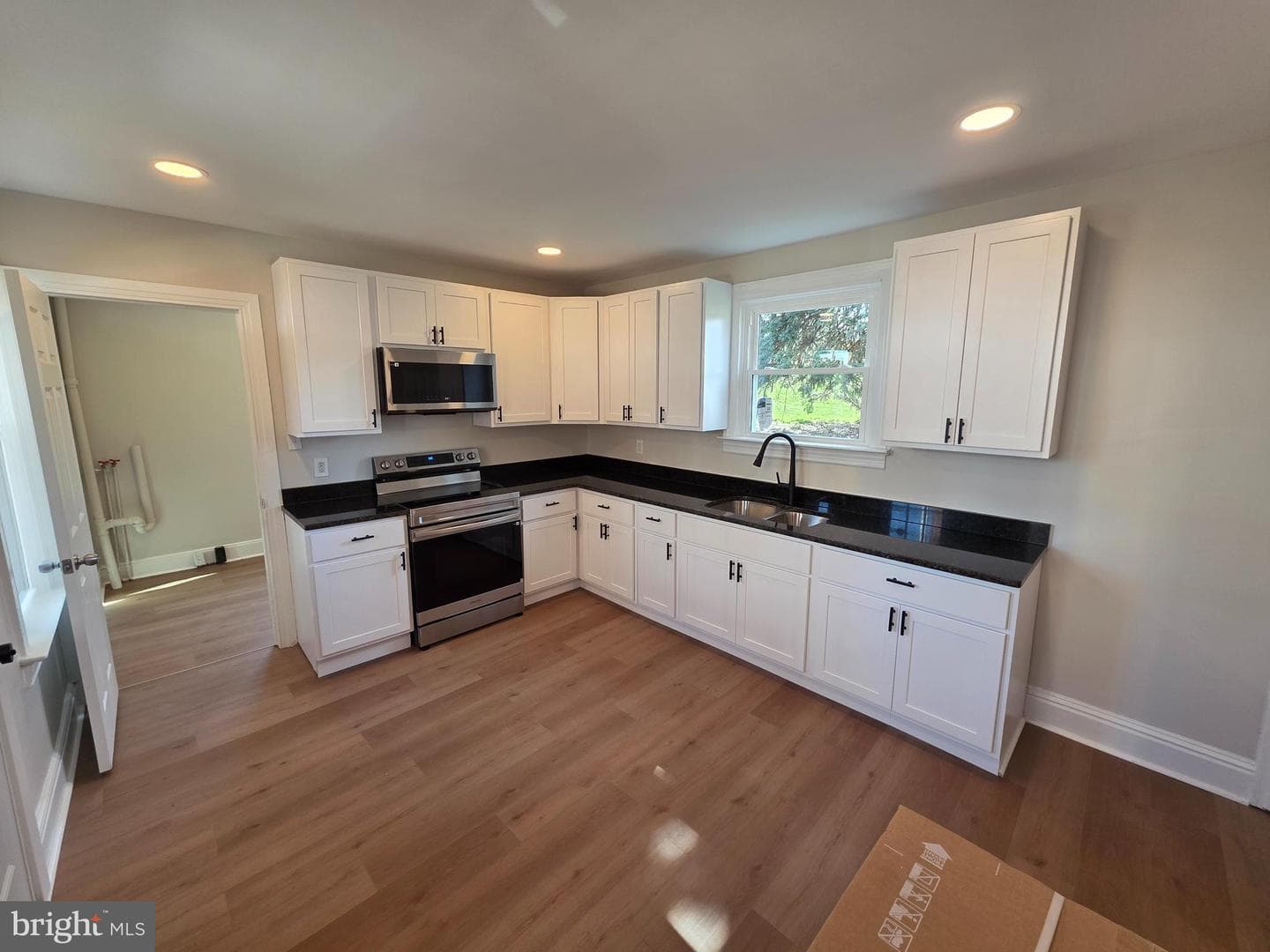 1306 W Poplar Street photo 19