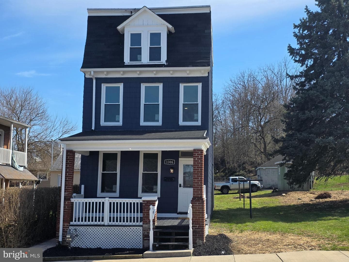 1306 W Poplar Street photo 3