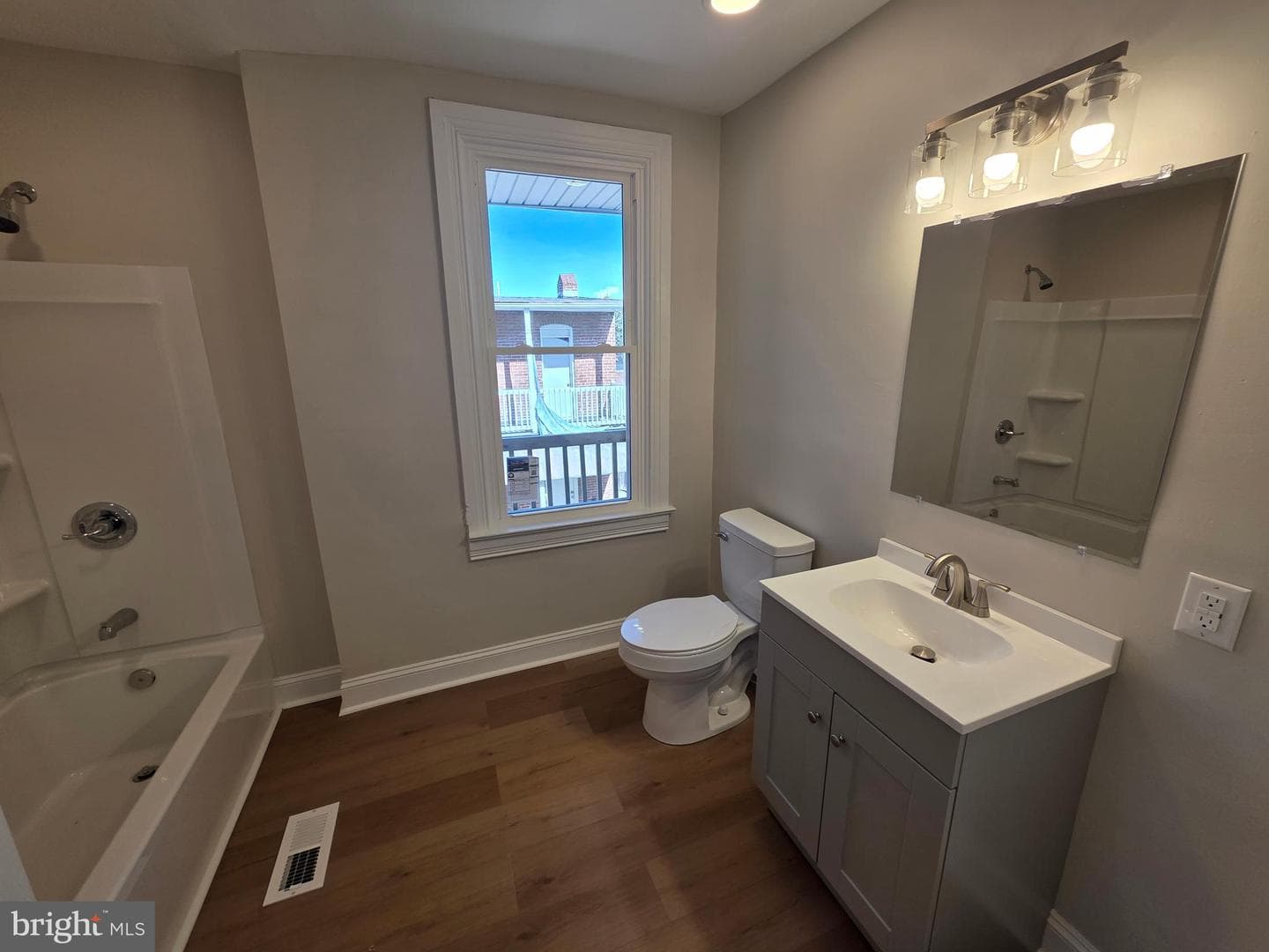 1306 W Poplar Street photo 30