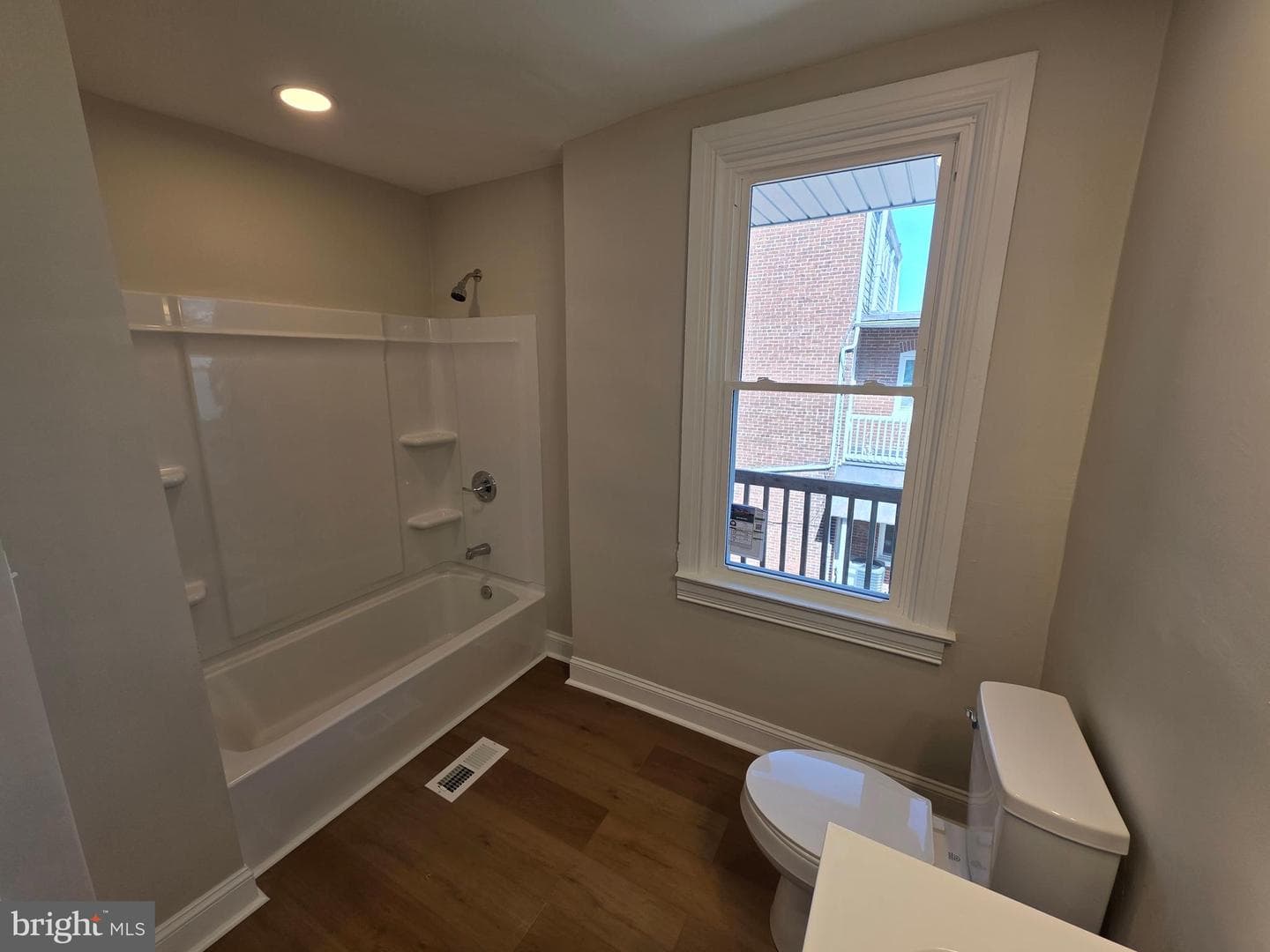 1306 W Poplar Street photo 31