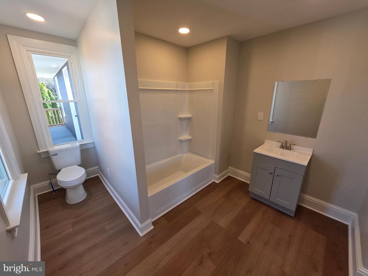 1306 W Poplar Street photo 37