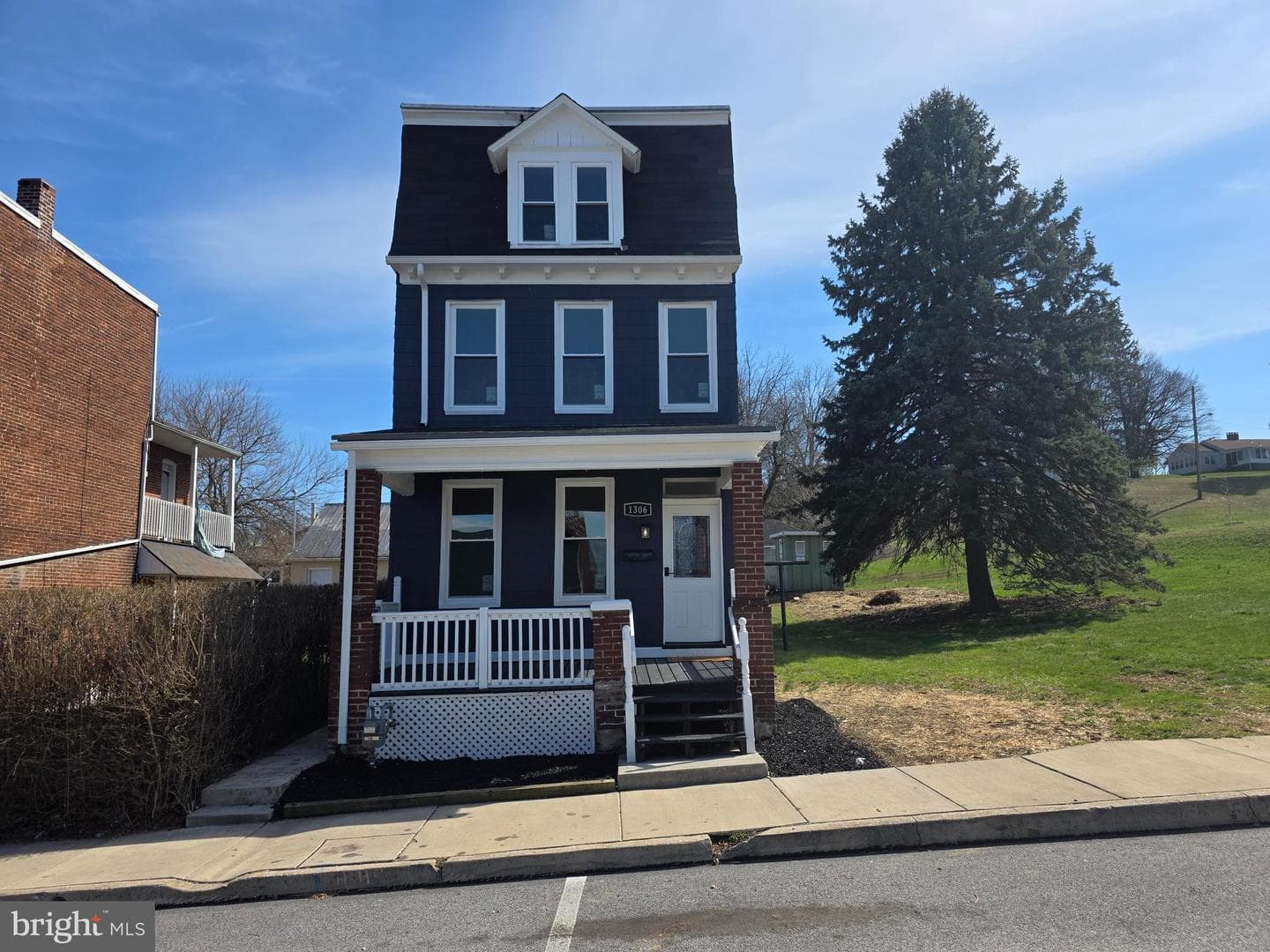 1306 W Poplar Street photo 4