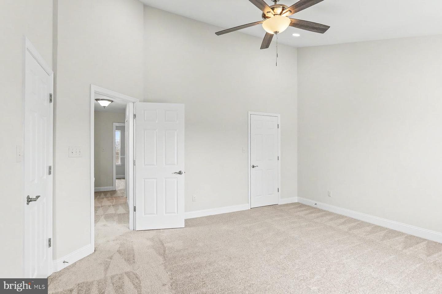 353 W Chestnut Street #16 photo 20