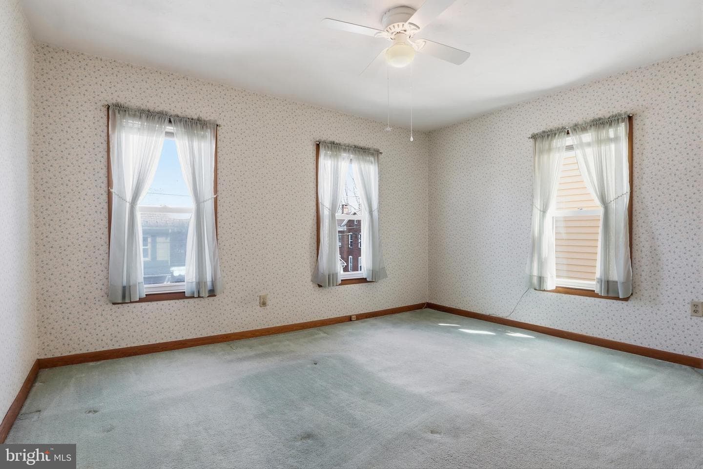 543 Baer Avenue photo 24