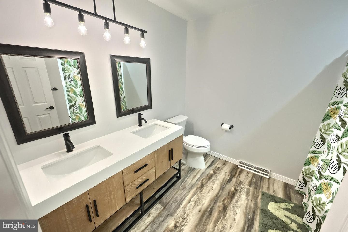 18 Sheffield Drive photo 47