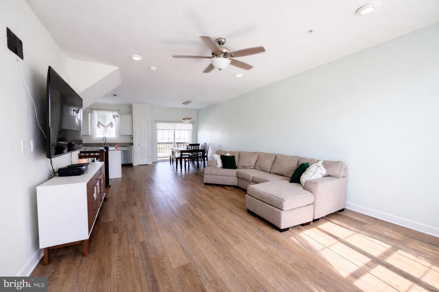170 Hudson Boulevard photo 4